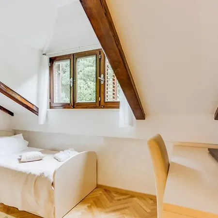 Villa Orvnik *